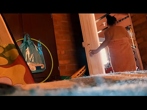 ❤️ Meu tio me segue no chuveiro, ele me fode enquanto eu tomo banho. ️ Porno bonito em nós ❌❤